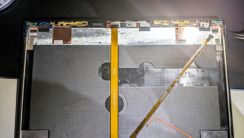 Antennas, brackets and hinges